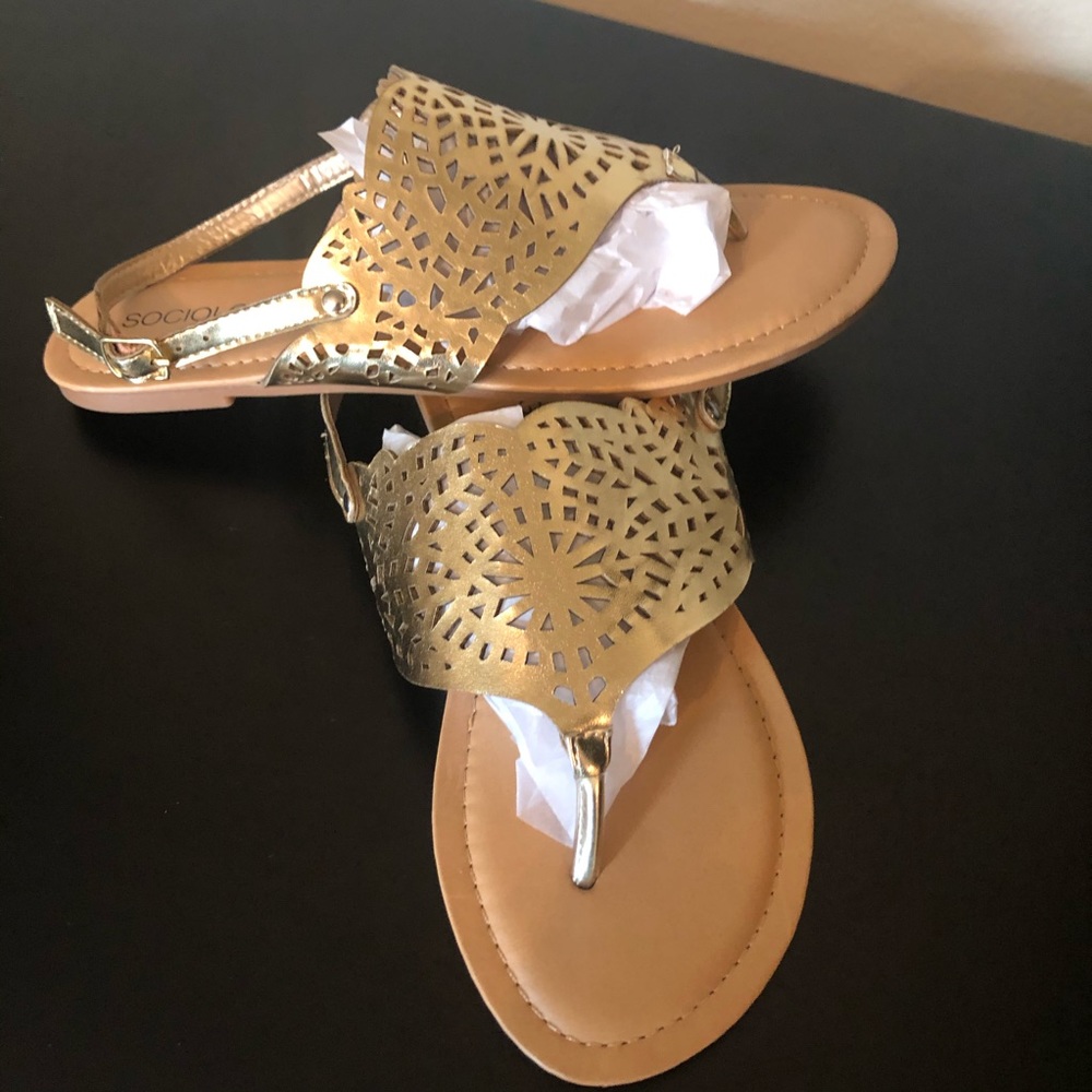 LASER CUT GOLD METALLIC SANDALS SZ 8 NWOT